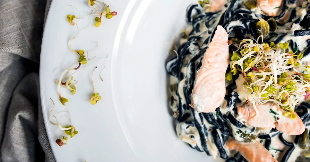 découvrez notre recette crémeuse de saumon, facile à préparer et délicieuse, parfaite pour un repas savoureux et rapide.