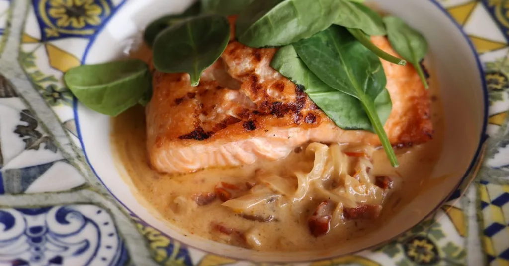 découvrez notre délicieuse recette de saumon crémeux, facile à préparer et parfaite pour un repas savoureux en famille.
