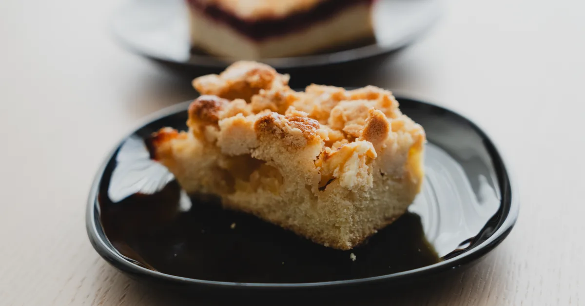 découvrez notre recette facile et délicieuse de gâteau aux pommes sans œufs, parfait pour tous ceux qui recherchent un dessert moelleux et savoureux sans allergènes.