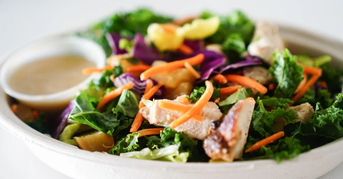 découvrez notre recette facile et savoureuse de vinaigrette maison, parfaite pour agrémenter toutes vos salades et plats frais.