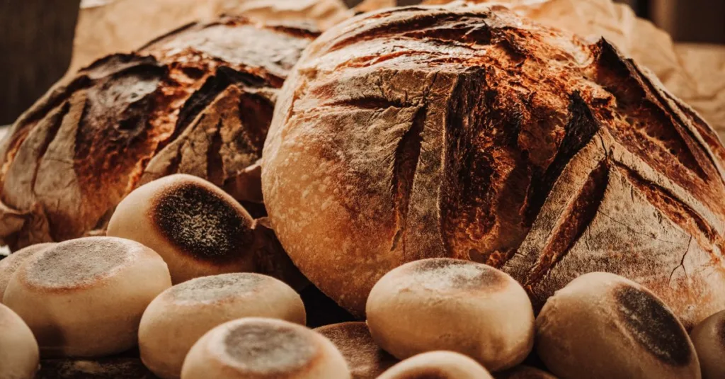 découvrez notre sélection de pains frais et artisanaux, parfaits pour accompagner tous vos repas et ravir vos papilles.