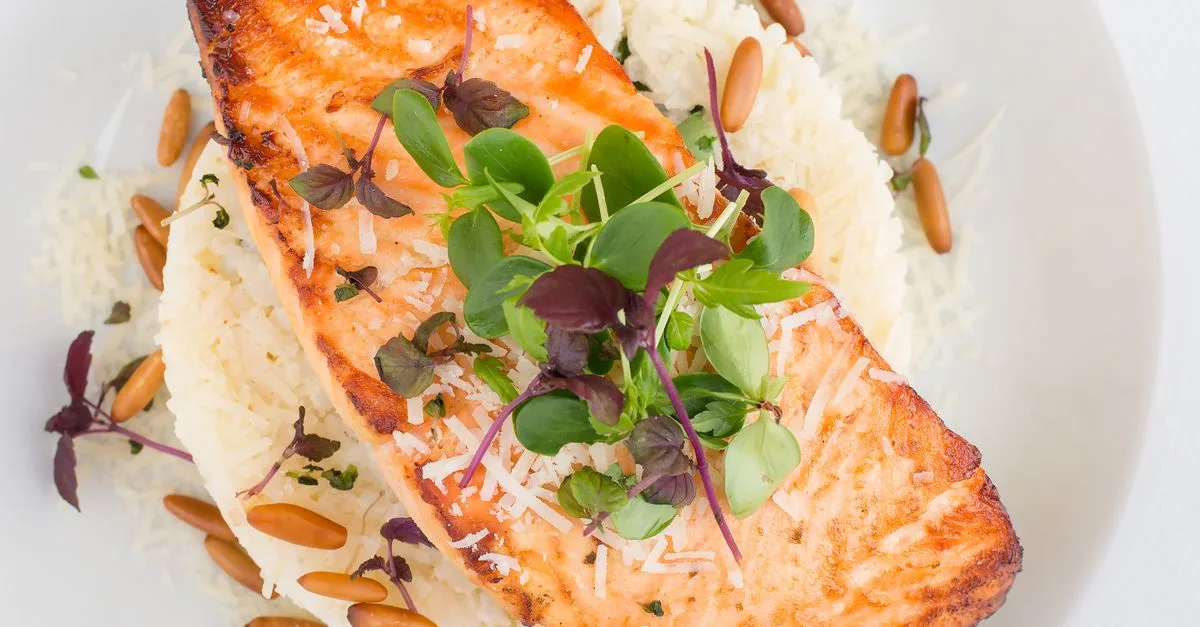 découvrez le temps de cuisson idéal pour le saumon afin d'obtenir une texture parfaite, que ce soit au four, à la poêle ou à la vapeur. astuces et conseils inclus.